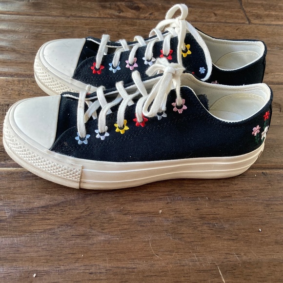 CONVERSE Star Lift Platform Low Floral Embroidered Sneakers Womens size 7 - Picture 1 of 14